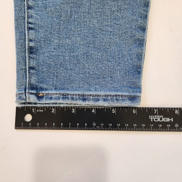 Levi's NWT Silver Tab High Waisted Mom Jean Womens 31 Distressed Tapered Leg - Picture 8 of 13